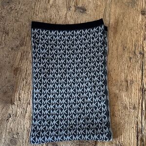Michael Kors Black and Gray Patterned-winter  scarf.       E